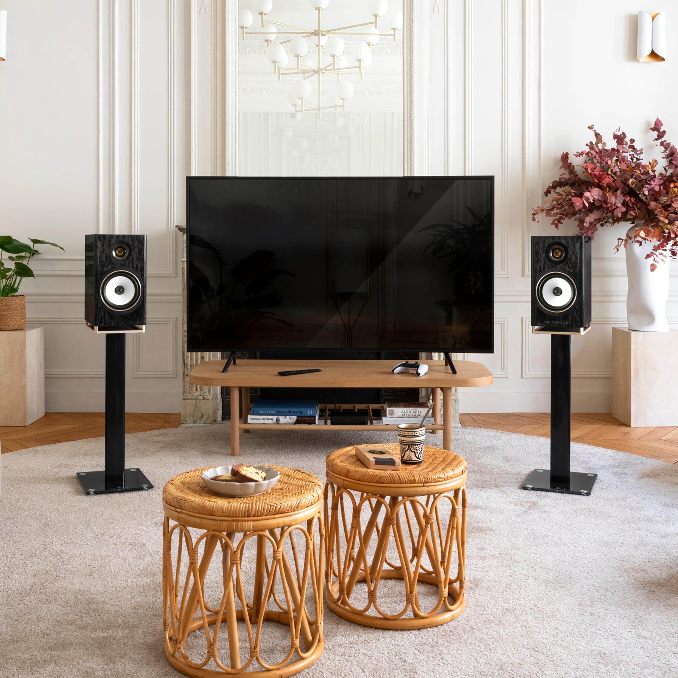 triangle-capella-enceinte-active-wifi-bluetooth-haut-de-gamme-stereo-hub-wisa-streaming-musique-pictures-lifestyle-noir-etoile-noire